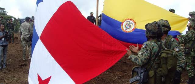 Alianza contra las Farc en el Darién | Las tropas colombianas y panameñas se encontraron en el sitio fronterizo donde se construirá la base militar. FOTO JUAN CARLOS MONROY