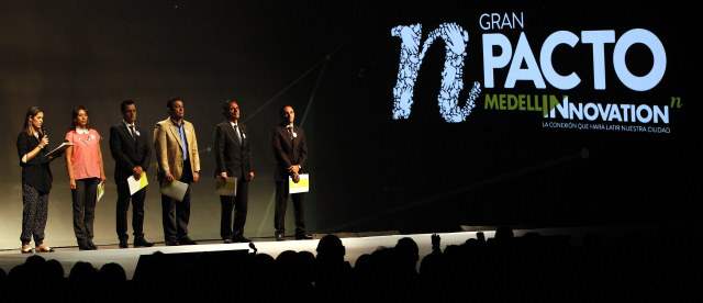 Innovación paisa apunta a $2,4 billones en 2018 | Un total de 2.500 personas estuvieron en Plaza Mayor acompañando la presentación del Pacto por la Innovación, que busca poner a Medellín como un referente internacional. FOTO JAIME PÉREZ