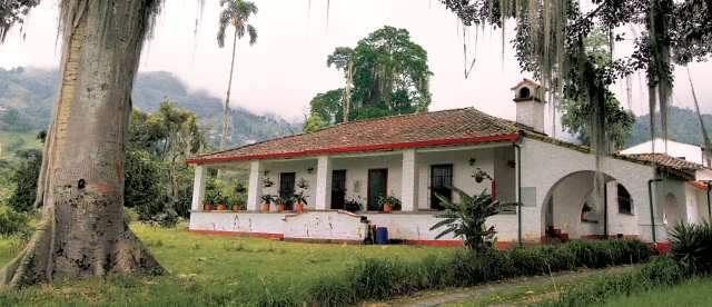 La casa de Carrasquilla se abrirá en el 2014 y la de Zea caerá pronto | La casa de José Félix de Restrepo (Sabaneta). No todas las viviendas de héroes e intelectuales deben ser museos, pero el legado de algunos lo amerita. FOTO DONALDO ZULUAGA