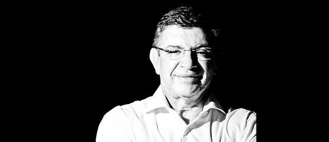 A CUATRO OJOS |