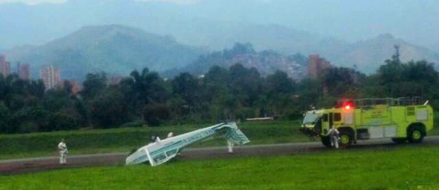 Avioneta se salió de la pista en el aeropuerto Olaya Herrera | Fotos: Luis Mesa