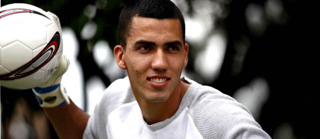 El paisa que atrapó el Colo Colo | En tres años por fuera del país, Esteban Giraldo muestra progresos. Mucho ha cambiado el alumno avanzado que tuvo Marco Tulio Zuleta, en Campoamor. FOTO MANUEL SALDARRIAGA
