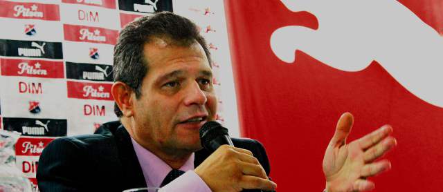 En Medellín denuncian duplicación de boletas | Julio R. Gómez hace denuncias en el DIM. FOTO JUAN A. SÁNCHEZ