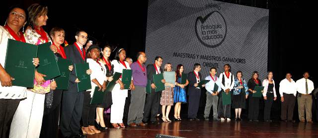 Medellín y Antioquia premiaron a sus educadores
