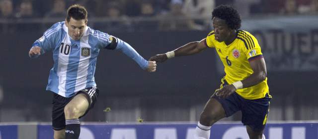 Ni con Messi pudo Argentina con Colombia | Falcao y Federico Fernández en el duelo de ayer Argentina 0-Colombia 0 FOTO AP