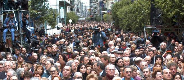 Comienza semana con nueva sombra cambiaria en Argentina | Los argentinos se ven enfrentados a una nueva pérdida de valor de su moneda frente al dólar, afectando sus bolsillos. FOTO afp