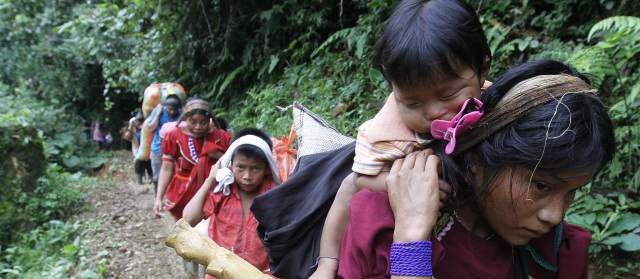Los niños que crecieron sin mirar al cielo | El pasado viernes la Alcaldía de Medellín propició otro retorno de indígenas emberá que vivían en Niquitao. FOTOS ROBINSON SÁENZ