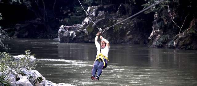 Aventura y solaz priman en Río Claro | Además de rafting y canopy, este mes estrenan vía furata (escalada). FOTOS JULIO CÉSAR HERRERA