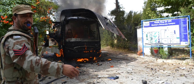 Una segunda explosión se produjo en el centro asistencial donde fueron enviadas las mujeres heridas. FOTO REUTERS