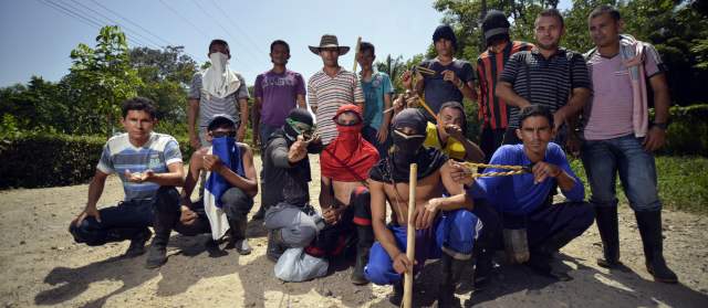 Visita de Angelino a Catatumbo empieza a dar primeros frutos | Con primeros acuerdos, los campesinos levantarían bloqueo de manera temporal para paso de alimentos. FOTO COLPRENSA