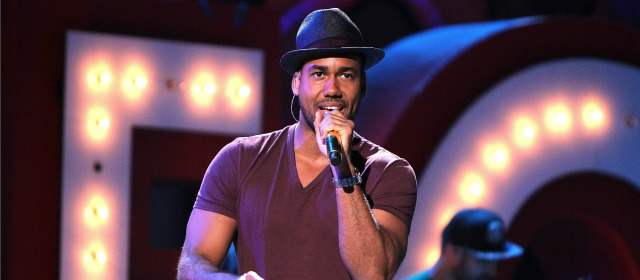 Enrique Iglesias y Romeo Santos, ganadores de los Premios Juventud | FOTO AFP