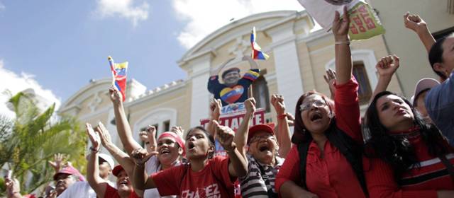 Estabilidad política está en riesgo: Conferencia Episcopal Venezolana | En Venezuela, los seguidores del presidente Hugo Chávez sigue en diversas manifestaciones de apoyo al mandatario. Foto AP