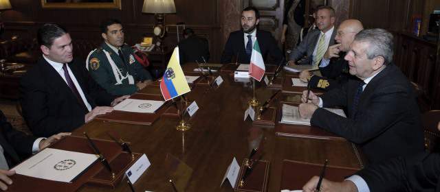 Colombia entrenará a las Fuerzas Militares de Italia | Los Ministros de Defensa colombiano (Juan Carlos Pinzón) e italiano (Almirante Giampaolo Di Paola). Foto: Colprensa