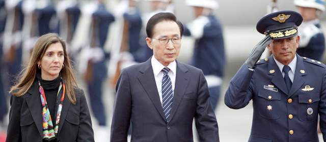 Viceministra de Asuntos Multilaterales Patti Londoño fue la encargada de recibir al presidente Lee Myung-bak | Reuters | Viceministra de Asuntos Multilaterales Patti Londoño fue la encargada de recibir al presidente Lee Myung-bak