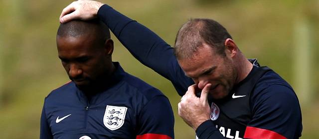 Rooney, que ha jugado en 83 ocasiones con Inglaterra, lleva días apartado del trabajo en su equipo por molestias en el hombro. FOTO REUTERS