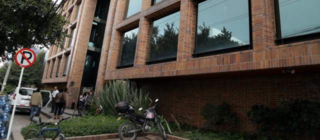 Asesor de Zuluaga espiaba proceso de paz con Farc | En este edificio funcionaba el centro ilegal de interceptación de comunicaciones. FOTO COLPRENSA