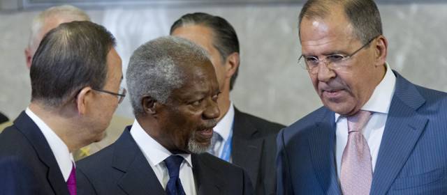 Annan pide a la comunidad internacional llegar a acuerdo para evitar crisis en Siria | El canciller de Rusia, Serguei Lavrov, estuvo presente en la reunión presidida por Kofi Annan. El secretario de la ONU, Ban Ki-moon también fue partícipe. Foto AP