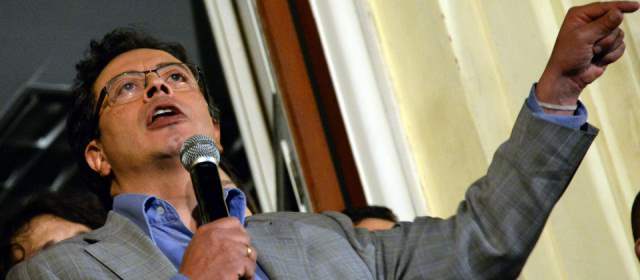 Presidente Santos anuncia que restituirá al alcalde Petro |