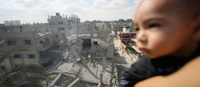 Arish, pueblo egipcio que sufre por Gaza | Al lado palestino, la destrucción es imperante en Rafah, localidad de 130.000 habitantes y primera que conoció Yasser Arafat. FOTO REUTERS