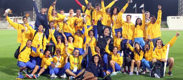 La selección Colombia de atletismo que se coronó campeona de los Juegos Bolivarianos 2013. FOTO COLPRENSA
