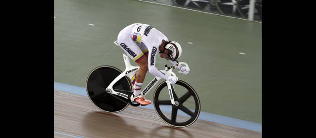 Gaviria pelea omnium mundial | Fernando Gaviria corre en el omnium. FOTO CORTESÍA FEDECICLISMO