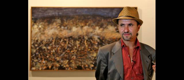 Fredy Serna pinta una ciudad | Fredy Serna es un artista que pinta la ciudad. La mira desde diferentes momentos y emociones. FOTOS JUAN ANTONIO SÁNCHEZ