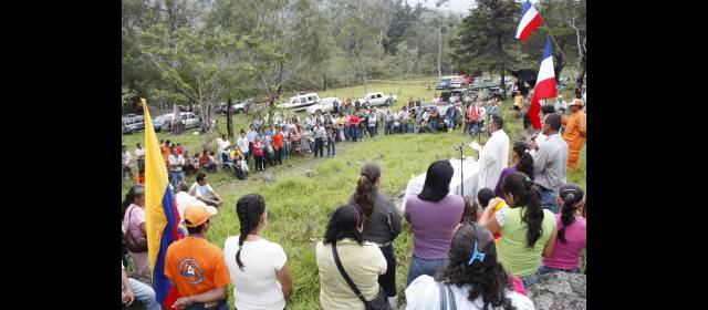 Gramaloteros se decidieron por terreno de Miraflores | La comunidad se reunió en Miraflores. FOTO GOBERNACIÓN