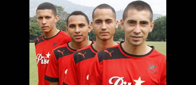 Nueva generación del DIM está lista para responder | Juan Valencia, Ray Vanegas, Juan Zuluaga y Julián Buitrago representan el presente y futuro del Medellín. FOTO RÓBINSON SÁENZ