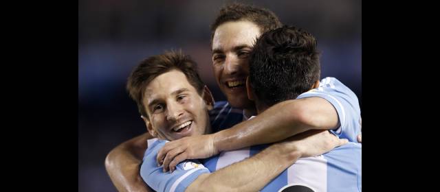 Argentina sonríe tras nuevo triunfo | Gonzalo Higuaín, en dos ocasiones, y Messi en una más, le dieron la victoria a los celestes. FOTO AP