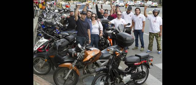 Motociclistas continuarán con operación reglamento | Aspecto del acto realizado en el Obelisco. FOTO ESTEBAN VANEGAS