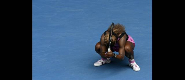 Adiós a un impresionante récord | Pese a que Serena Williams dijo que estuvo a punto de no jugar por un dolor de espalda, no justificó su derrota. FOTO AP
