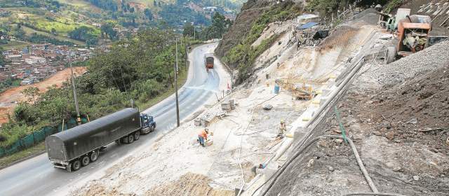 Alianza con firma extranjera, clave para licitar Autopistas | Obras en doble calzada Ancón-Primavera, en el corredor de la Autopista de la Prosperidad que arranca en Camilocé. FOTO RÓBINSON SÁENZ