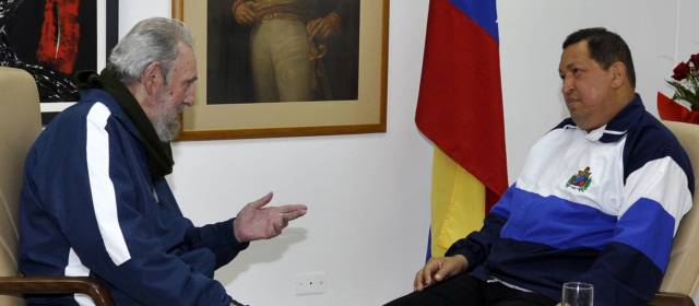Fidel Castro fue uno de los consejeros políticos del presidente fallecido de Venezuela, Hugo Chávez. FOTO ARCHIVO.