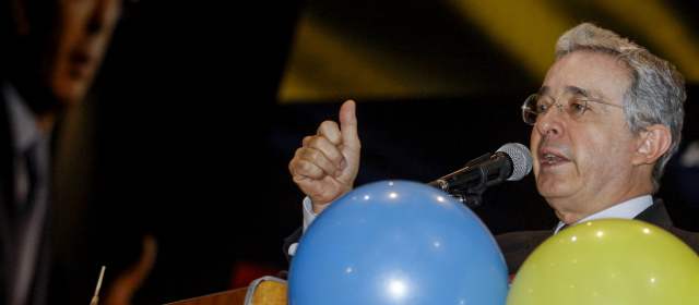 Uribe Centro Democrático tendrá foto del exmandatario como logo y cinco huevitos |