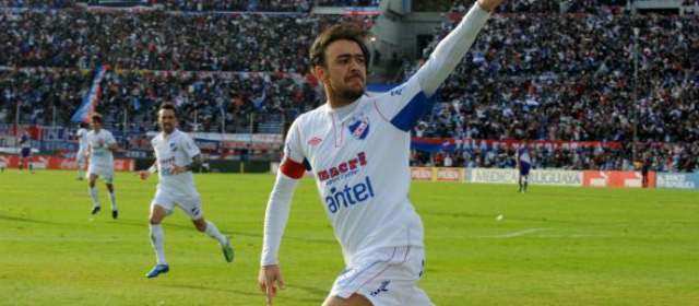 Duelo histórico de los Nacionales está en tablas 2-2 | A sus 37 años, Álvaro El Chino Recoba, es figura del club uruguayo, pero por lesión no estará en el Atanasio. FOTO CORTESÍA