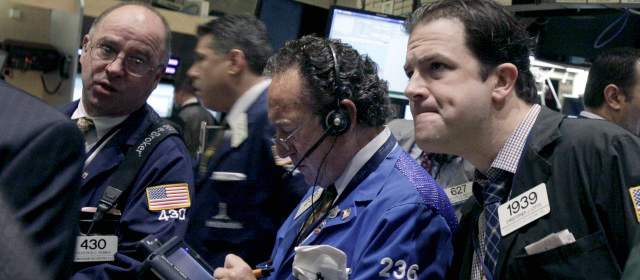 Bolsas, nerviosas frente a Hollande | En la Bolsa de Nueva York se vivió una jornada de negociaciones mixta, influenciada por las elecciones en Francia y Grecia. El Dow Jones Industriales perdió 0,23 por ciento. FOTO RICHARD DREW, AP.