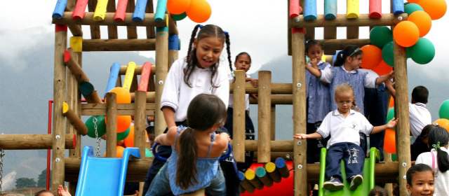 Antioquia invertirá $25.000 millones en calidad educativa | En Antioquia, menos del 2 por ciento de los maestros tienen formación en maestría. Por ello, la intención de formarlos con las 800 becas que se ofrecen. FOTO ARCHIVO