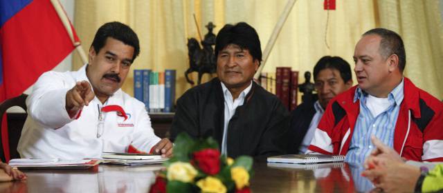 Chávez: Evo Morales no pudo ver al presidente de Venezuela en su visita a Caracas | El presidente boliviano, que aseguró haber visto a los médicos y a la familia "muy alentados", deseó una "pronta recuperación" a Chávez. FOTO REUTERS