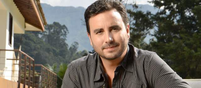 Tulio es un todero apasionado |