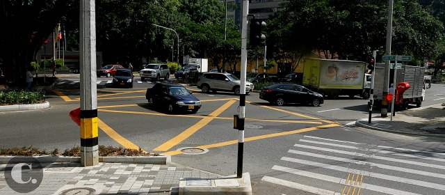 Descartado deprimido en la 4 sur con av. El Poblado | La descarga de carros sobre la calle 4 sur desde el puente, el norte y el sur, más la Milla de Oro, dificultan movilidad. FOTO DONALDO ZULUAGA