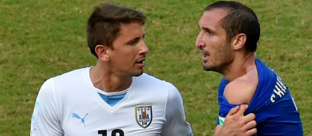 La Fifa investiga la mordida de Luis Suárez a Chiellini | FOTO AFP