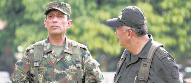 Familiares desvirtuaron masacre en Tarazá | Los generales Leonardo Pinto y José David Guzmán lideraron la búsqueda. FOTO ROBINSON SÁENZ
