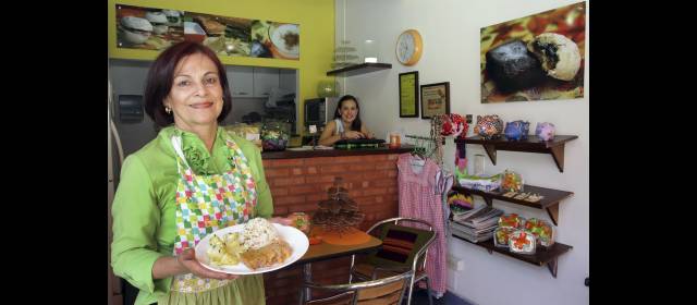 La sazón casera se saborea en estos platos | Tere, en su restaurante, también ofrece delantales, accesorios y galletas y muffins hechos por ella y su hija. FOTO HERNÁN VANEGAS