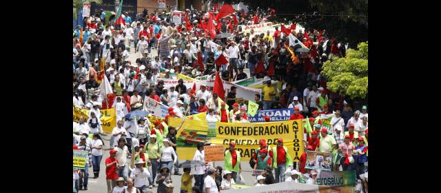 Operativo especial por Día del Trabajo y juego de Copa | Autoridades y trabajadores esperan que los actos transcurran en orden. En la imagen, la marcha de 2011. FOTO EDWIN BUSTAMANTE