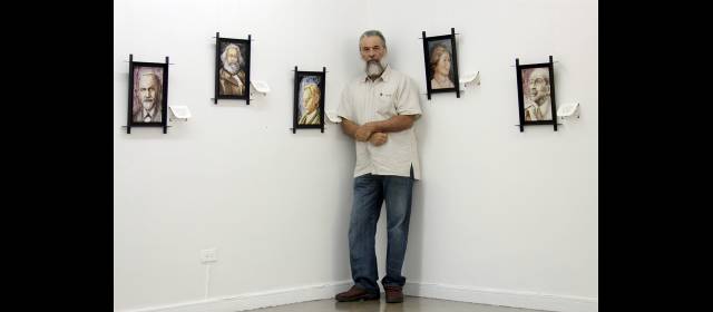 Los rostros de Carlos Vieira | Para Vieira, una de las obras mejor logradas es la pintura del escritor indio Rabindranath Tagore. Héctor Abad Faciolince adquirió su propio retrato. FOTO HERNÁN VANEGAS