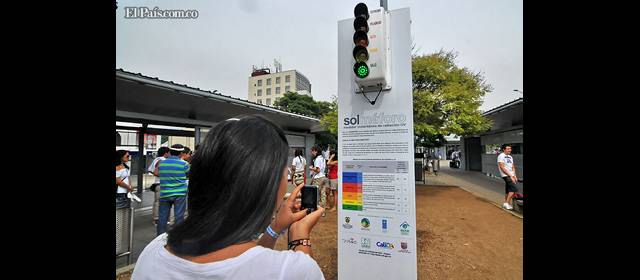 Mire el solmáforo para ver cuánto Sol puede aguantar | Ayer comenzó a funcionar el solmáforo de Cali. FOTO COLPRENSA
