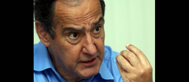 "No vamos a echar la inversión a sombrerazos": Juan C. Restrepo | El ministro de Agricultura, Juan Camilo Restrepo, defiende la inversión extranjera que genera desarrollo. FOTO JULIO CESAR HERRERA