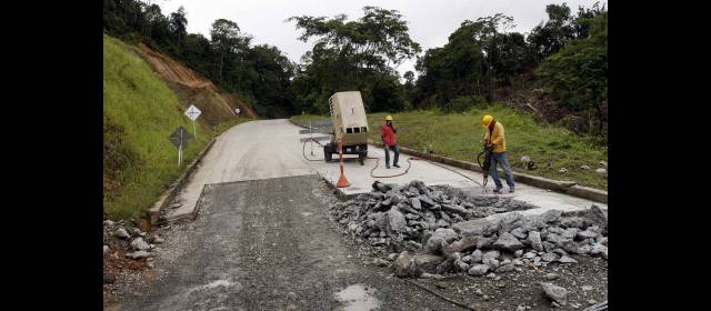 Medellín-Quibdó una vía para viajar a 25 km/h | El 18 de abril, Invías adjudicó el contrato. FOTO MANUEL SALDARRIAGA