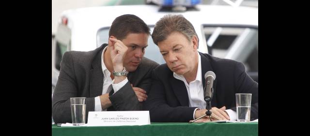 Santos sancionó reforma al fuero | El presidente Juan M.Santos y el ministro de Defensa, Juan C. Pinzón insisten en que el fuero no es sinónimo de impunidad FOTO ARCHIVO