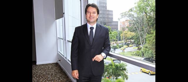 FGA quiere hacerse al 10% del Fondo de Garantías de Santander | David Bocanument, presidente de FGA Fondo de Garantías, busca garantizar créditos por $1,5 billones en 2013. FOTO ARCHIVO